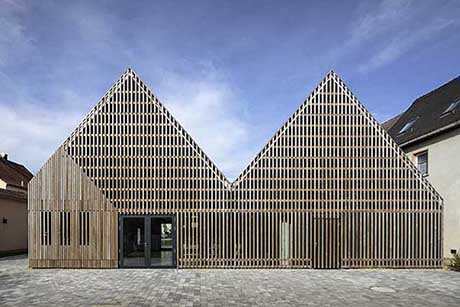 Új építési projekt, amely bemutatja a VELUX tetőtéri ablakokat – könyvtár Gundelsheimben