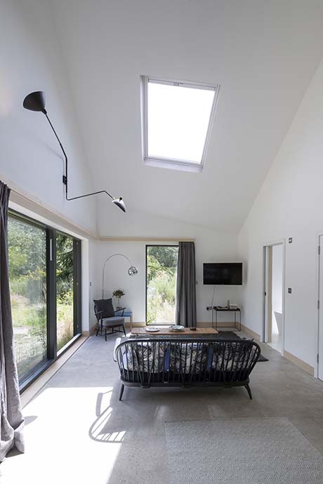 Új építési projekt, amely VELUX tetőtéri ablakokat mutat be - panzió Aldinghamben