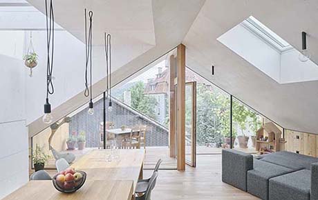 Проект за ново строителство, демонстриращ покривни прозорци VELUX – таванско помещение в Инсбрук
