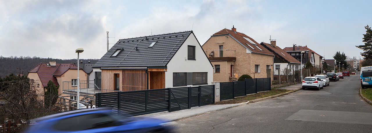 Dřevěný dům moderního typu – Prodesi/Domesi: Pavel Horák, Hana Viskupičová; Fotografie: Radek Úlehla