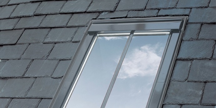 Velux Ggu Ck02 006630 White Centre Pivot Solar Integra Window 55x78cm Windows Roof Window Insulation Materials