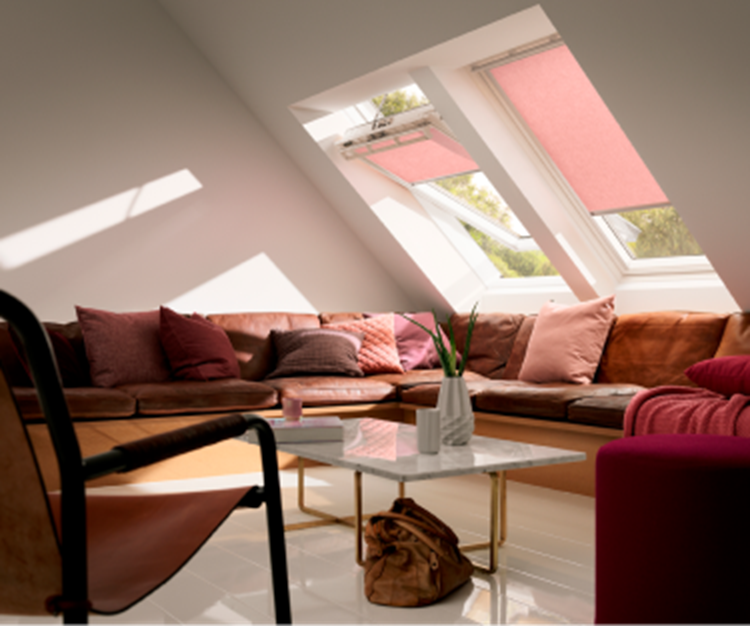 Un soggiorno con finestre per tetti VELUX