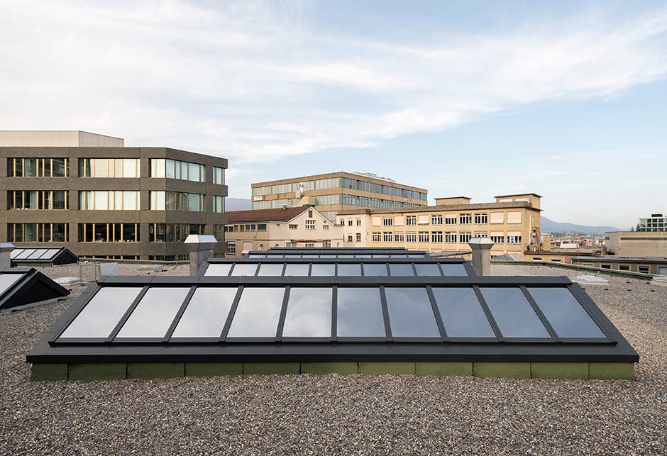 Skylight solution Ridgelight 25-40° with sun protection glazing, Aeschbach Hall Aarau