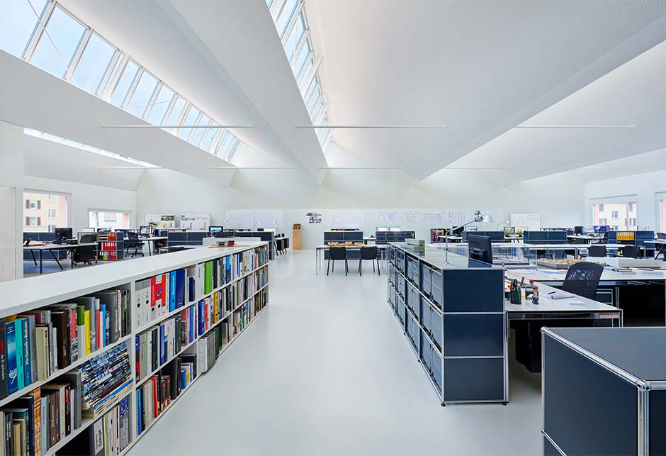Office with rooflight solution, VELUX Modular Skylights as Northlight 25°–90°; architectural firm Weber Hofer AG, Zürich