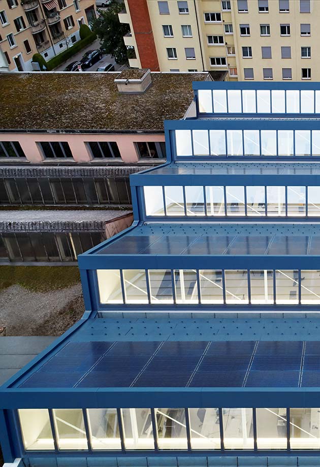 External view of office roof with VELUX Northlight Skylight solution 25°–90°; architectural firm Weber Hofer AG, Zürich 