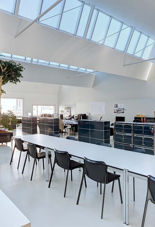 Office Skylight solution with VELUX Northlight 25°–90°; architectural firm Weber Hofer AG, Zürich 