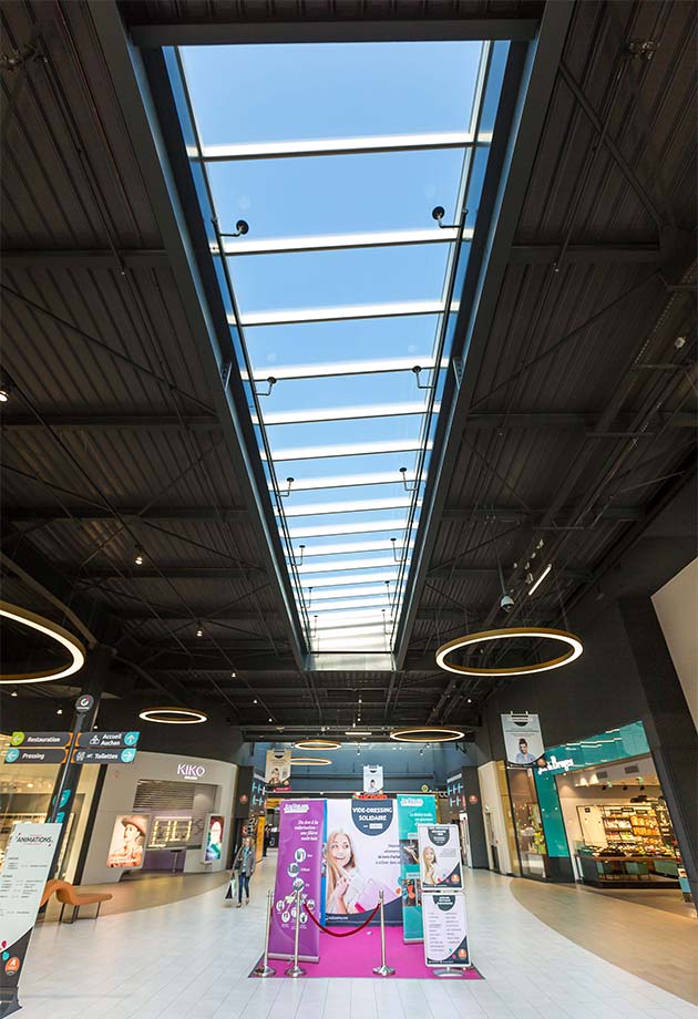 VELUX Longlight solution at the Villebon 2 shopping centre, France